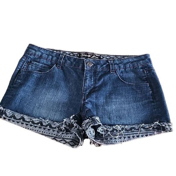 Celebrity Pink Denim Short, shorts. Size 11 - Picture 1 of 7